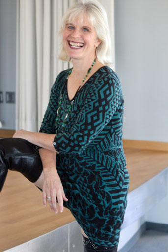 susanne-wendel-hält-einen-vortrag-bei-einer-konferenz